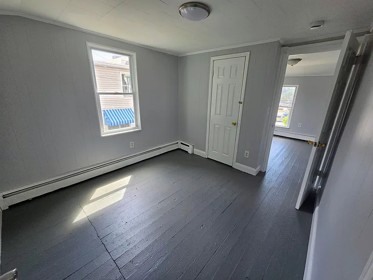 1437 W Court St — Photo 8