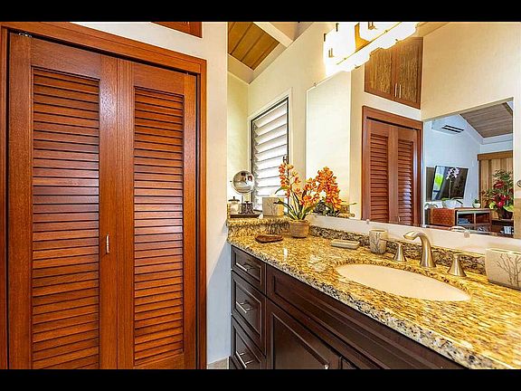 4th image of 10 Wailea Ekolu Pl APT 1304