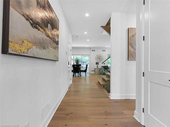 5th image of 119 Welland Vale Rd