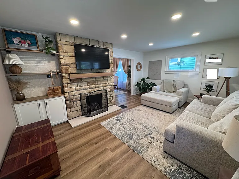 350 E Jenkins Ave — Photo 3