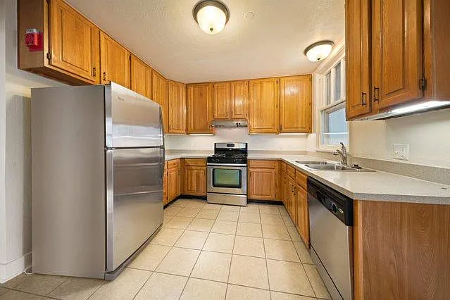 White Wolf Manor 3BR/3Bath FGO Spacious kitchen with solid countertops and ceramic tile, & upgraded appliances included.