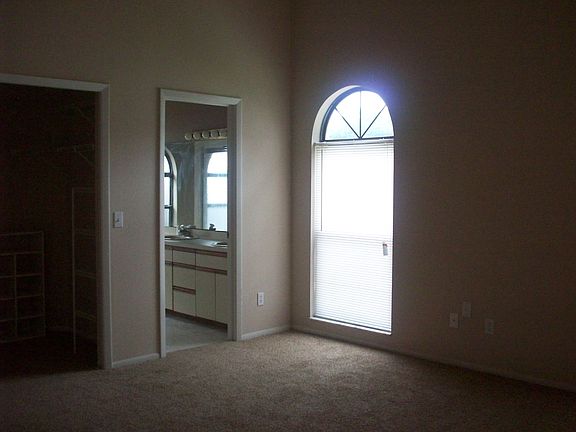 5th image of 601 Birgham Pl