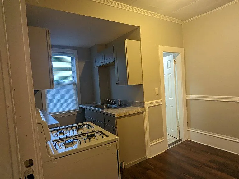 137 McGowan St — Photo 3