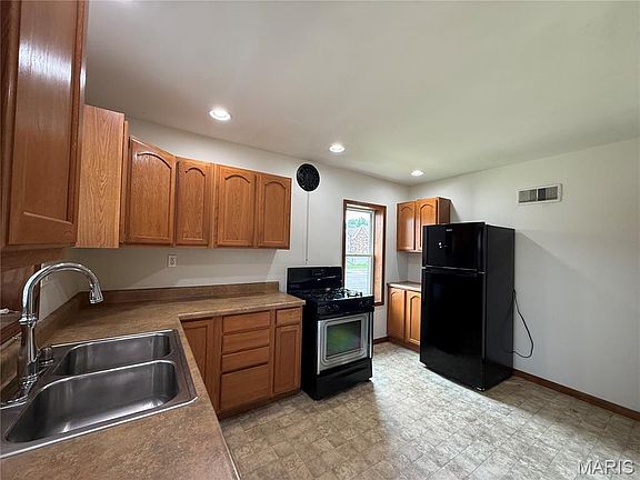 3rd image of 9101 Flores Dr