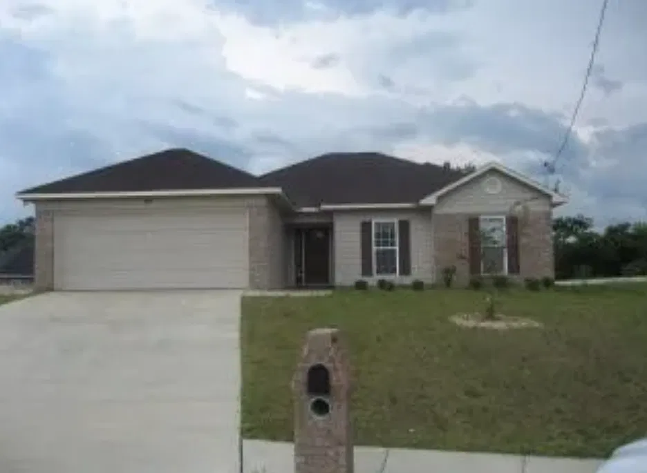 3 bed, 1499 sqft, $1,450 — Photo 1