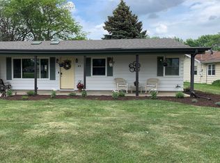 27 Poplar Pl, North Aurora, IL 60542