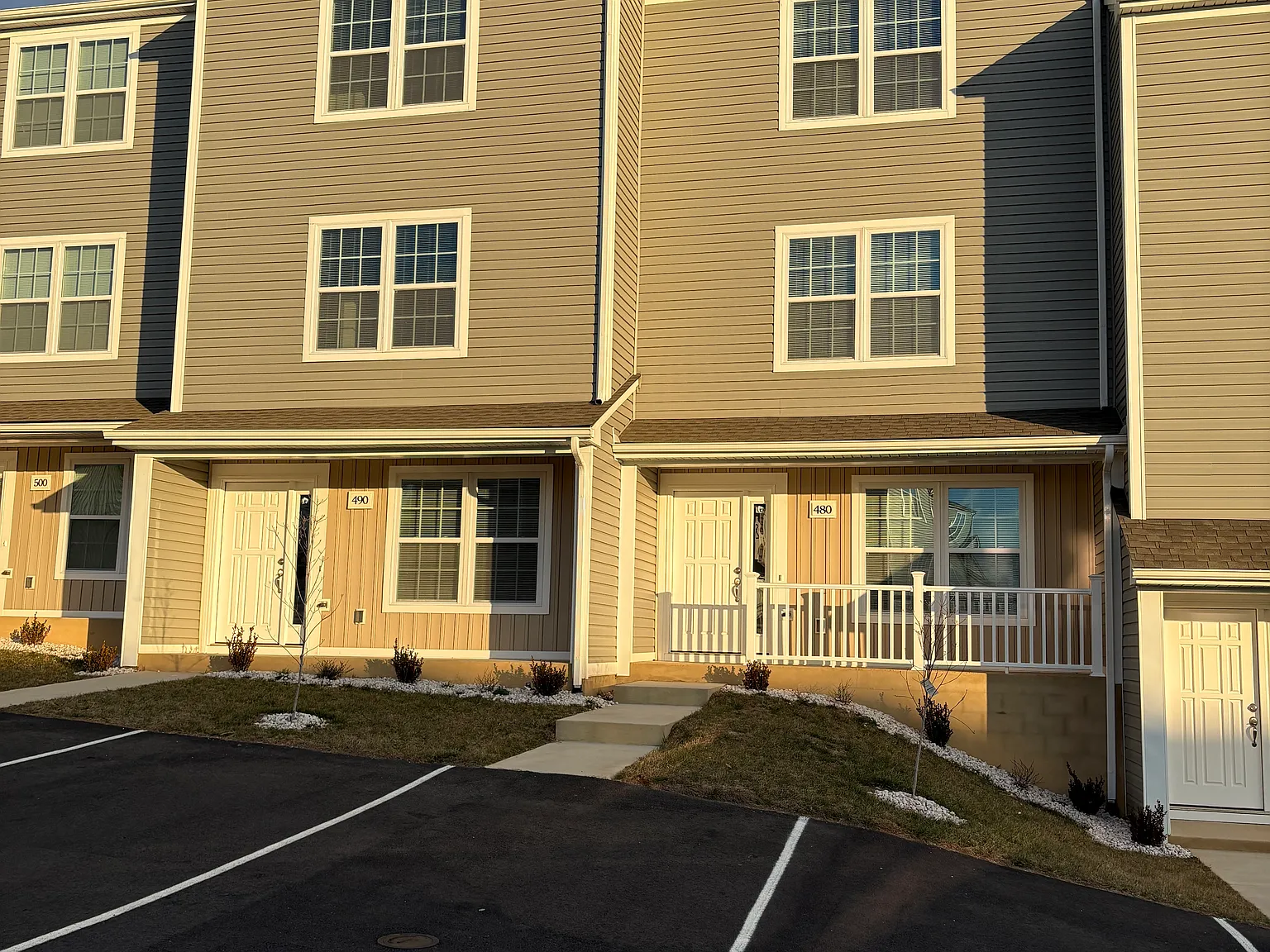3 bed, 3.5 bath, 1854 sqft, $1,800 — Photo 1