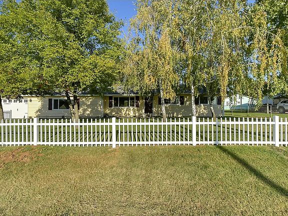 2nd image of 1615 Oakley Ln
