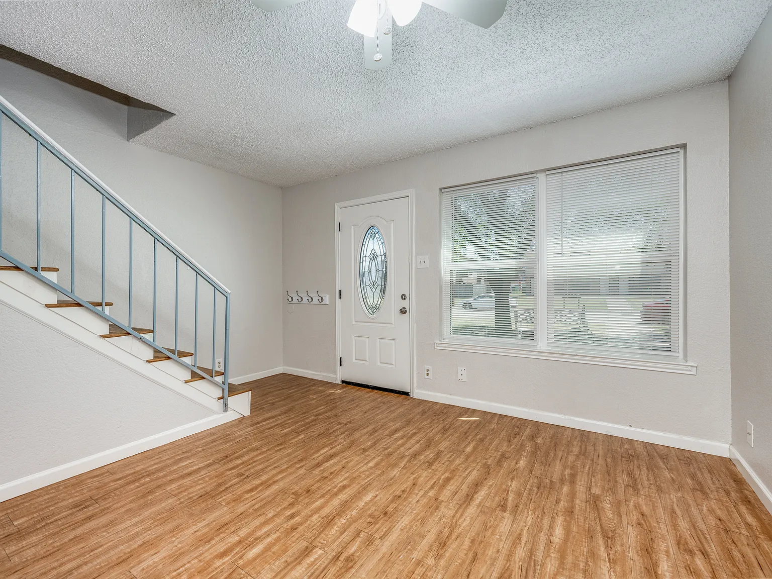 604 Meadow View Court - 3 — Photo 1