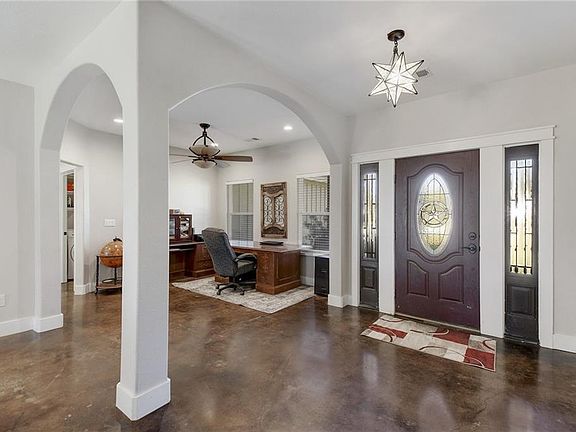 4th image of 312 Pony Creek Dr