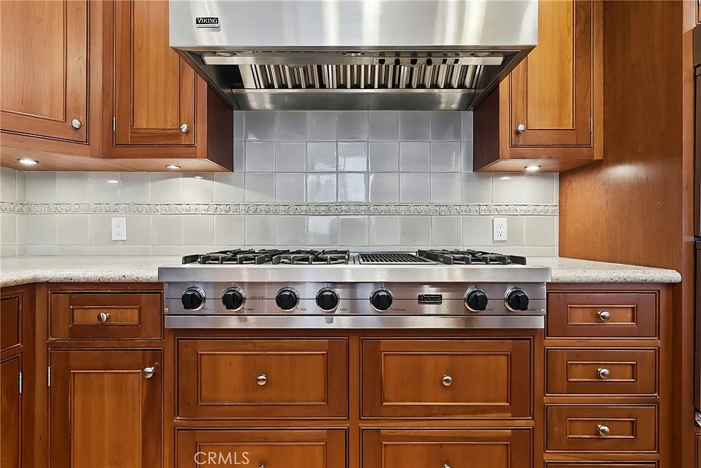 4 bed, 8.0 bath, 2585 sqft, $13,999 — Photo 3