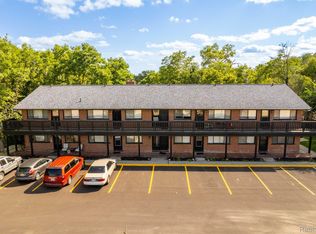 10612 Grand River Rd, Brighton, MI 48116