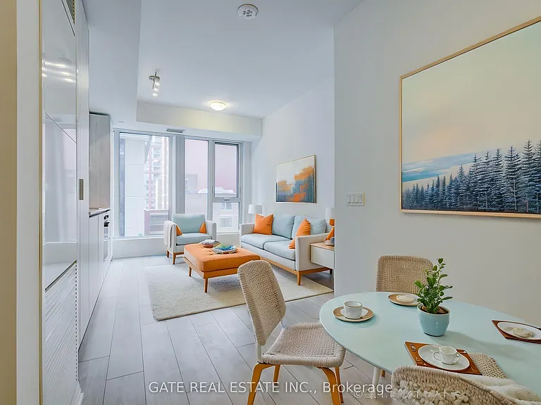 400 King St W #502 — Photo 2