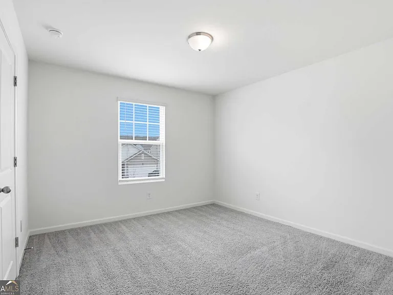 395 Knightsbridge Ln — Photo 17