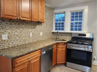 31 Willow St FLOOR 1, Floral Park, NY 11001