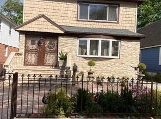 140-01 243rd St #2, Rosedale, NY 11422