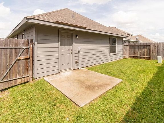 3rd image of 5718 Plantation Forest Dr