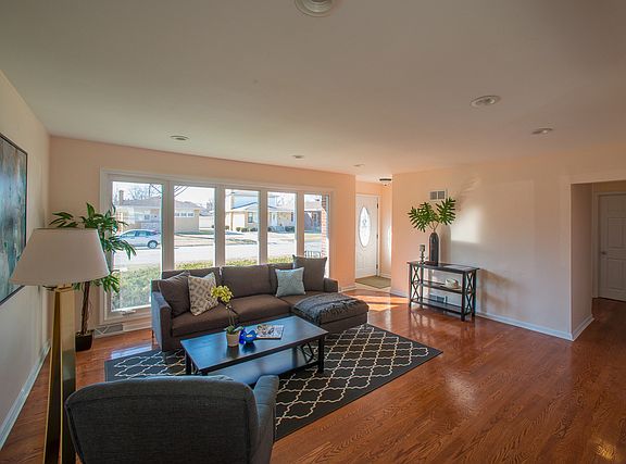 3rd image of 3039 Buckingham Ave