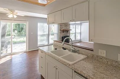 1506 Aquifer Cv #B — Photo 5