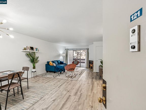 2nd image of 2121 Vale Rd APT 121