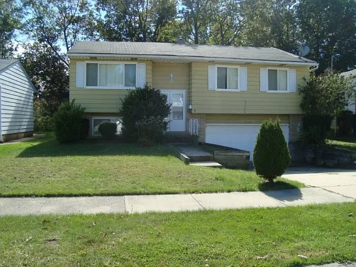 14284 Rochelle Dr photo 1