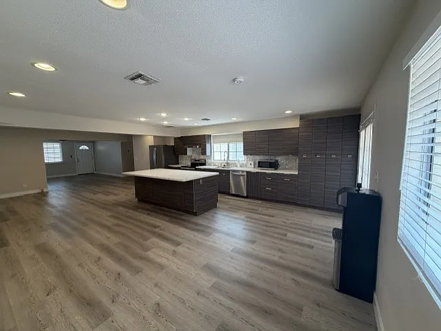 4 bed, 2046 sqft, $2,980 — Photo 4