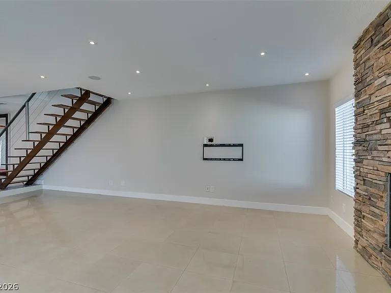 5046 Schumann Dr — Photo 14