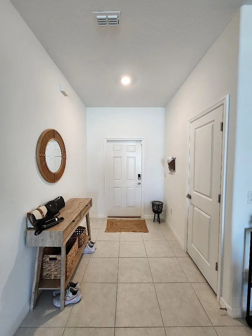 Gorgeous 3-Bedroom, 2.5-Bathroom Townhome in Sun City Center — Photo 3