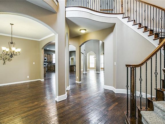 3rd image of 15856 Stonebridge Dr
