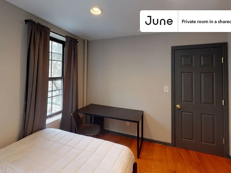 226 E 7th St #B — Photo 3