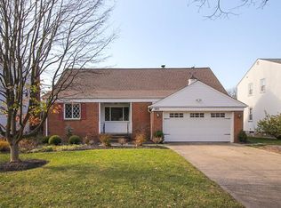 4560 Parkedge Dr, Fairview Park, OH