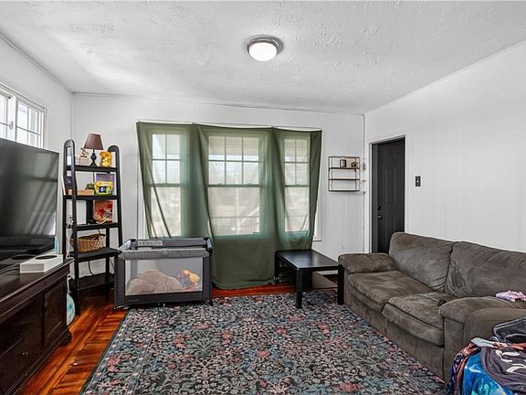 5th image of 277 Ward St