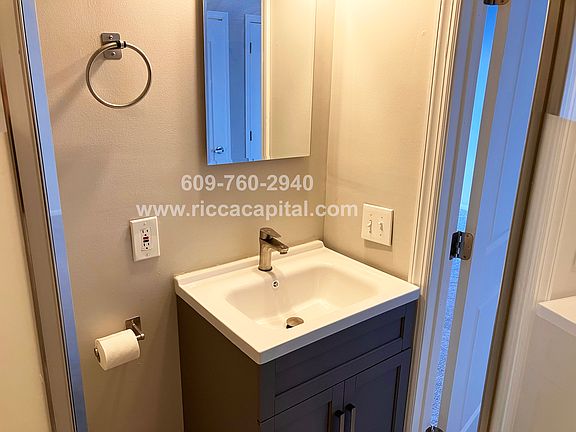 5th image of 35 Highgrove Ct