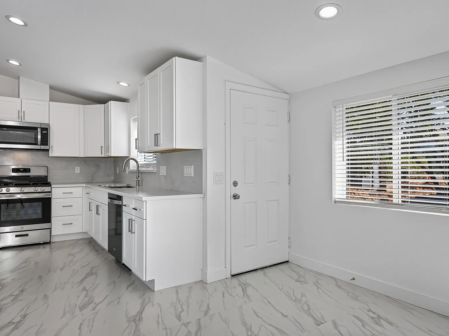 4 bed, 1700 sqft, $3,400 — Photo 1