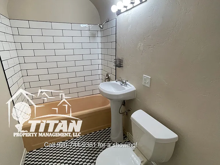 905 Stuart St #A — Photo 8