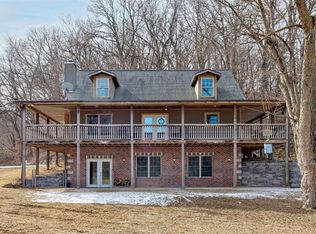 22033 Hillsboro Ln N, Crescent, IA 51526