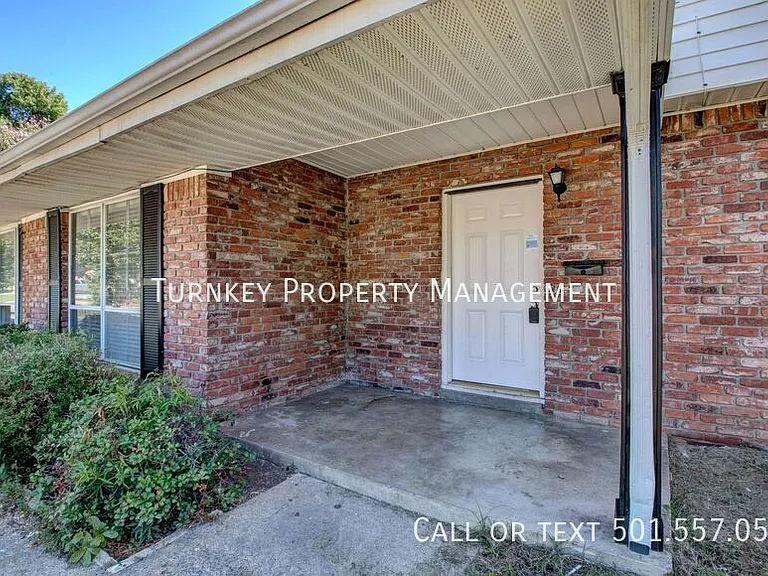 7 Fairbrook Dr — Photo 2