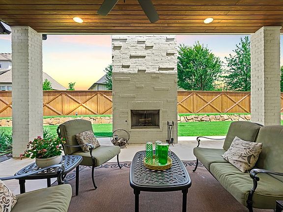2nd image of 1417 Regency Bridge Cir