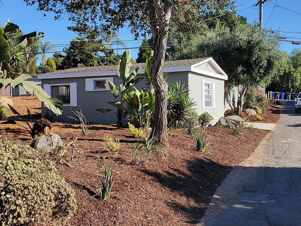 Redone Guest House with Studio Bedroom/Living Room, Plus Kitchen and Bathroom.