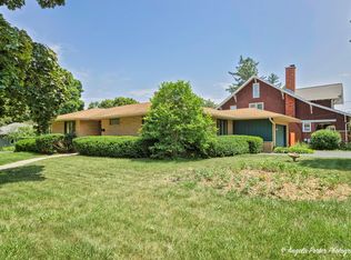 304 Dacy St, Woodstock, IL 60098