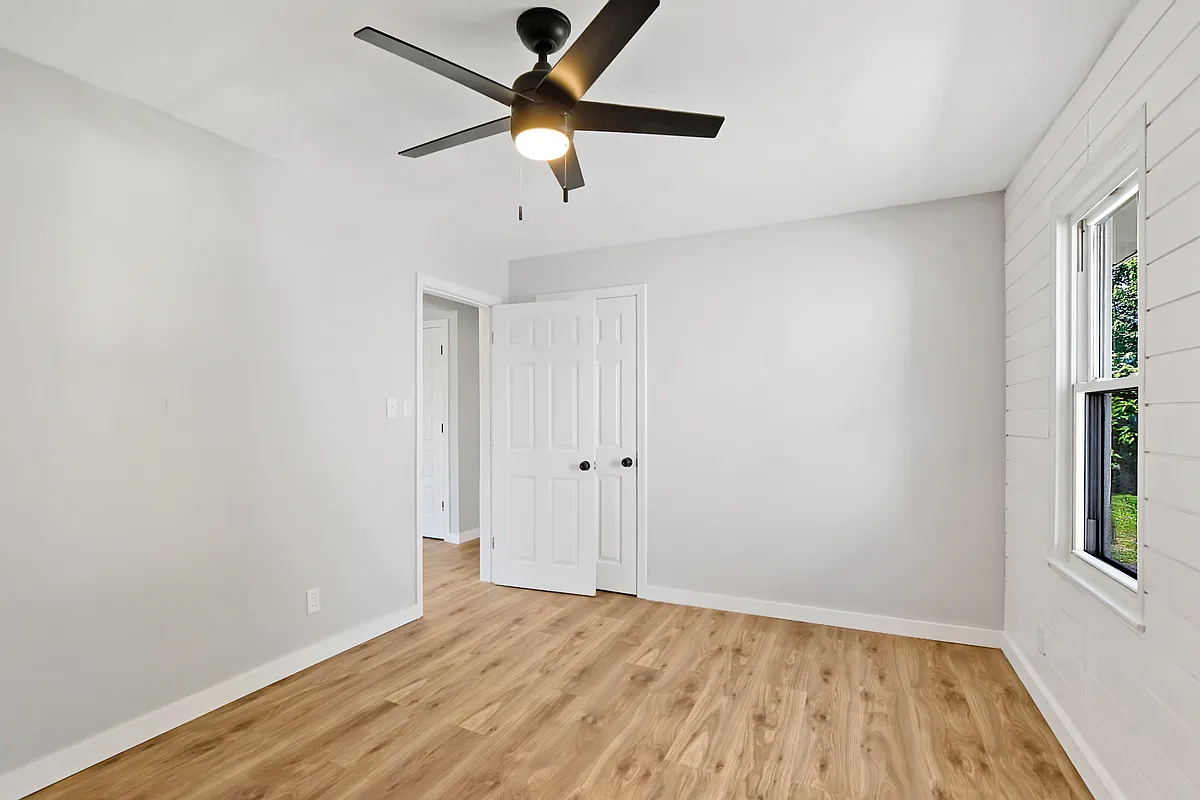 Building Photo - 5011 Graston Ave