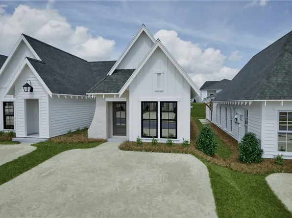 83 Hunter St, Opelika, AL 36801