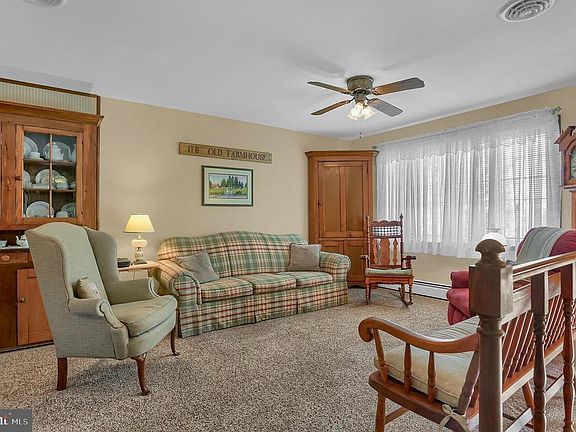 3rd image of 2202 Oakwood Dr