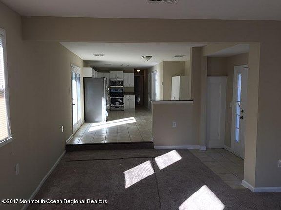 4th image of 554 Holly Village Ln