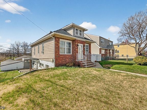 3rd image of 247 Malcolm ave