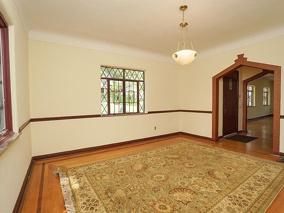 3rd image of 852 Clifton Hills Ter