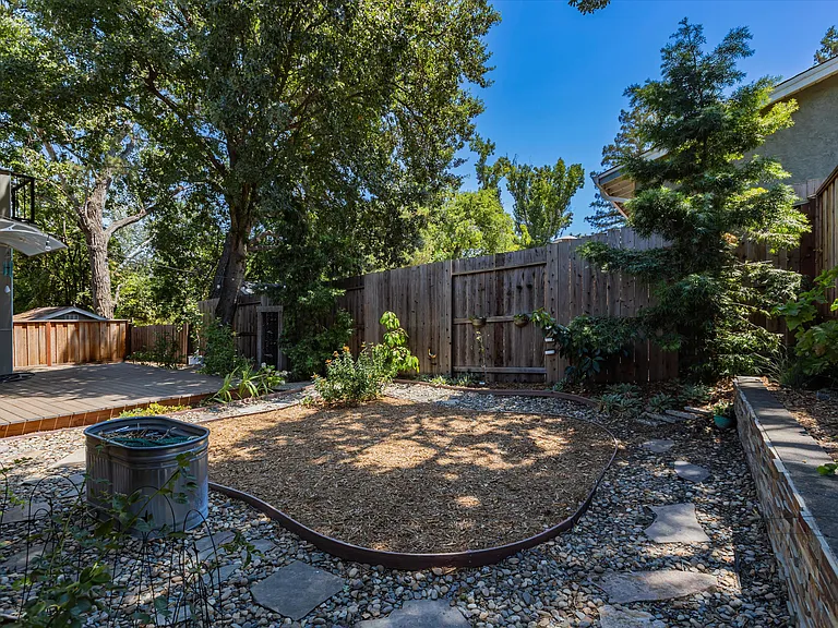 59 Mulberry Ln — Photo 30