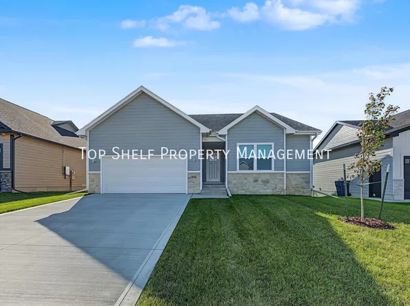 8914 Hickory Dr, Urbandale, IA 50322