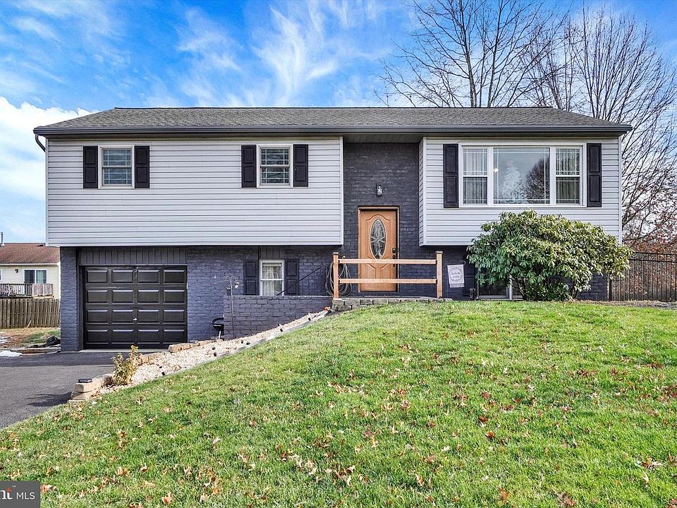 1st image of 11 Dogwood Ln