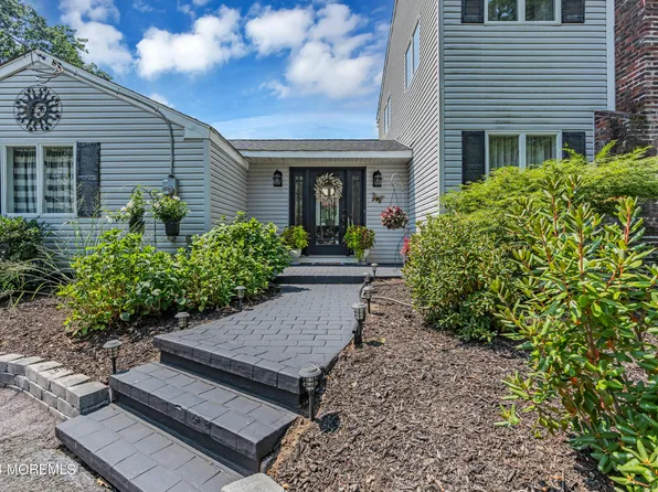 18 Hope Road, Tinton Falls, NJ 07724